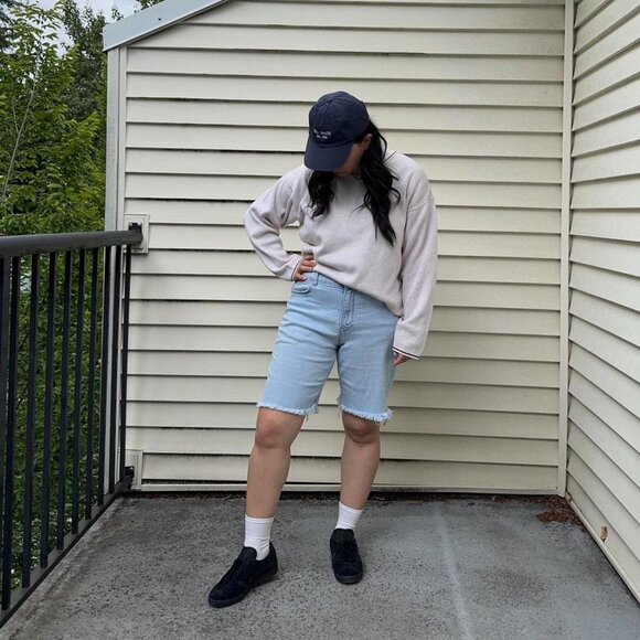 Wrangler Women’s High Rise Bermuda Jean Shorts in Icy Light Wash sz 8 - Picture 2 of 8